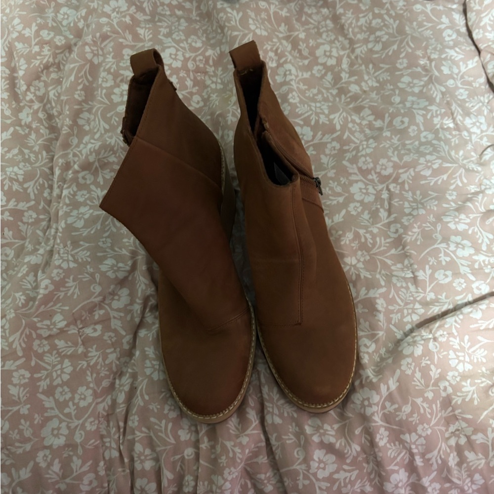 Tom’s. NWOT. Never worn. Size 9.5